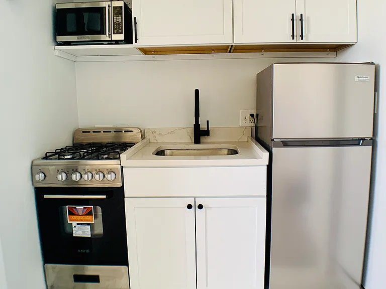 ANGELUS APARTMENTS — Photo 18