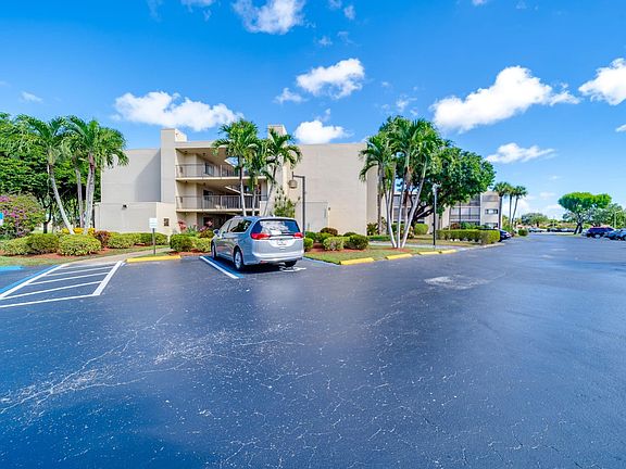 4th image of 5280 Las Verdes Circle #205