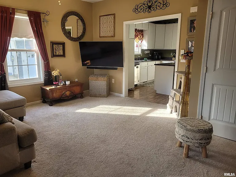1710 Lambert St — Photo 3