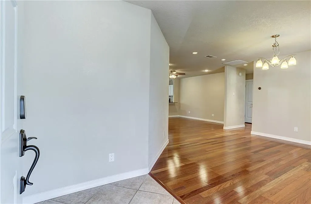 3 bed, 2.0 bath, 1326 sqft, $3,450 — Photo 2