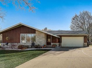 17085 W Homestead Dr, New Berlin, WI 53151