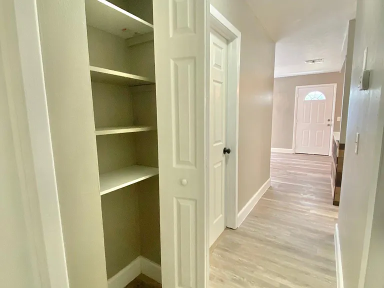 782 Hillview Dr — Photo 16