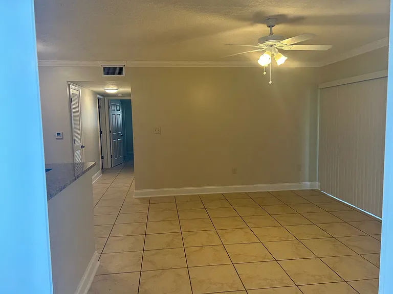 College Gardens Apartments — Photo 10