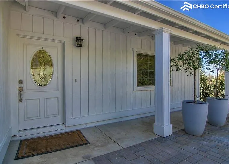 Private Entrance to 1400 sq ft. Guest Home