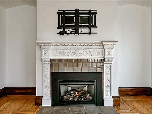 4th image of 2946 Polk St