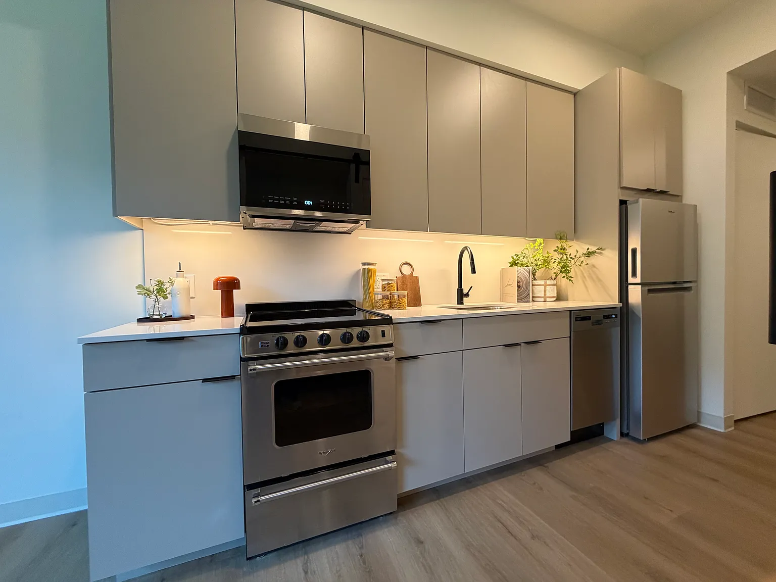 1 bed, $2,089 — Photo 2