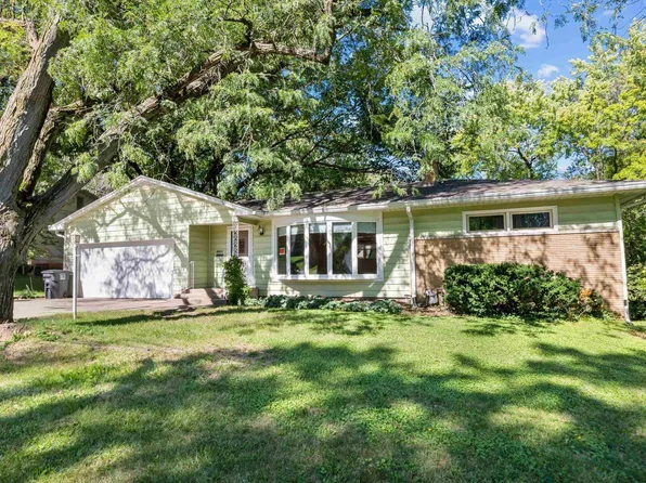 3311 13th Avenue Ct, Moline, IL 61265