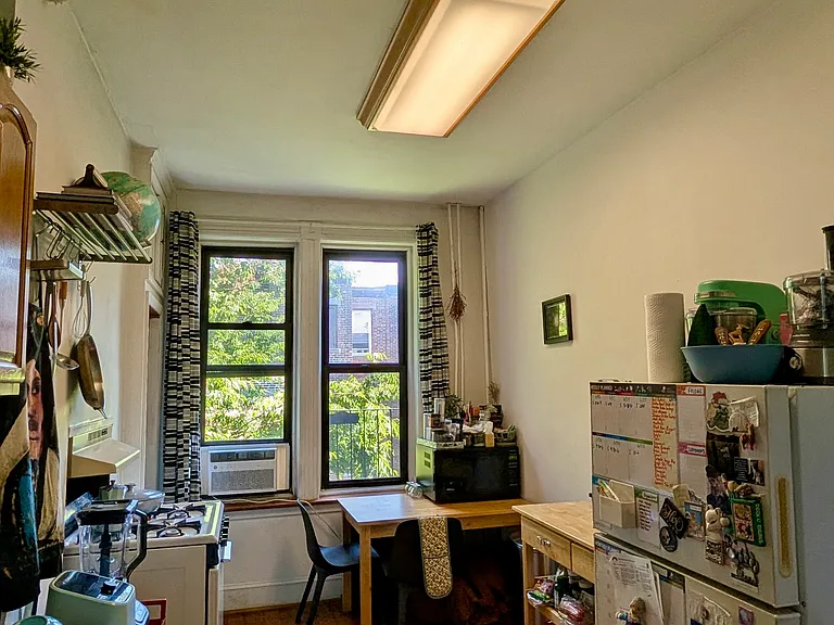 82 Wayne St #3L — Photo 2