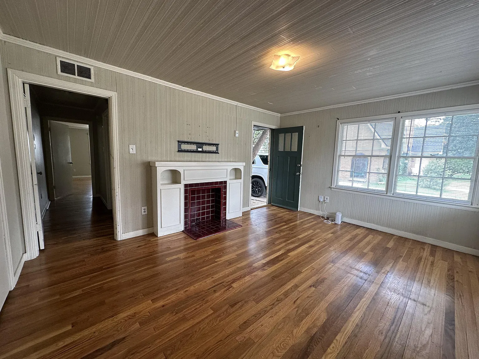 2505 22nd Street - B — Photo 3
