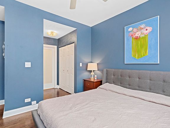 5th image of 4354 N Sacramento Ave #1