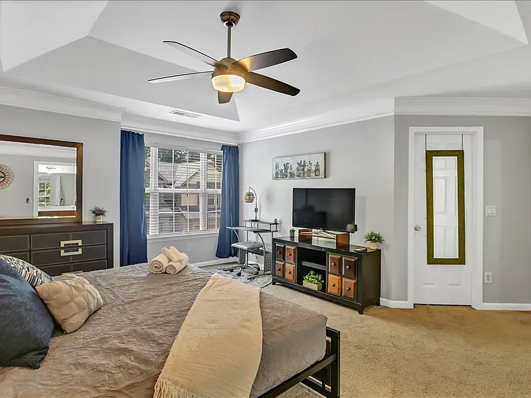 114 Creighton Ln — Photo 8