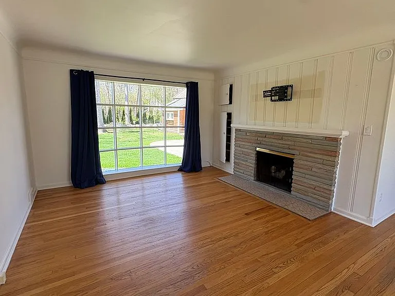 24975 Franklin Park Dr — Photo 3