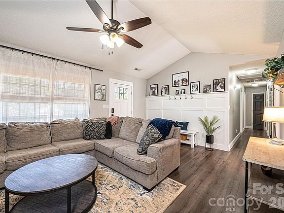 3rd image of 1896 Bakers Glade Ln