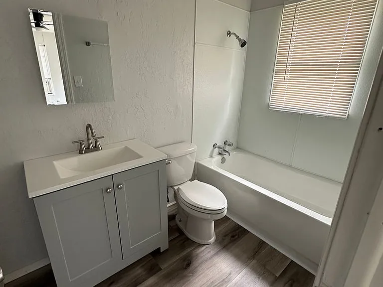 1911 NW Floyd Ave — Photo 6