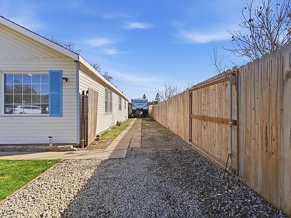 3rd image of 1939 1st Ave