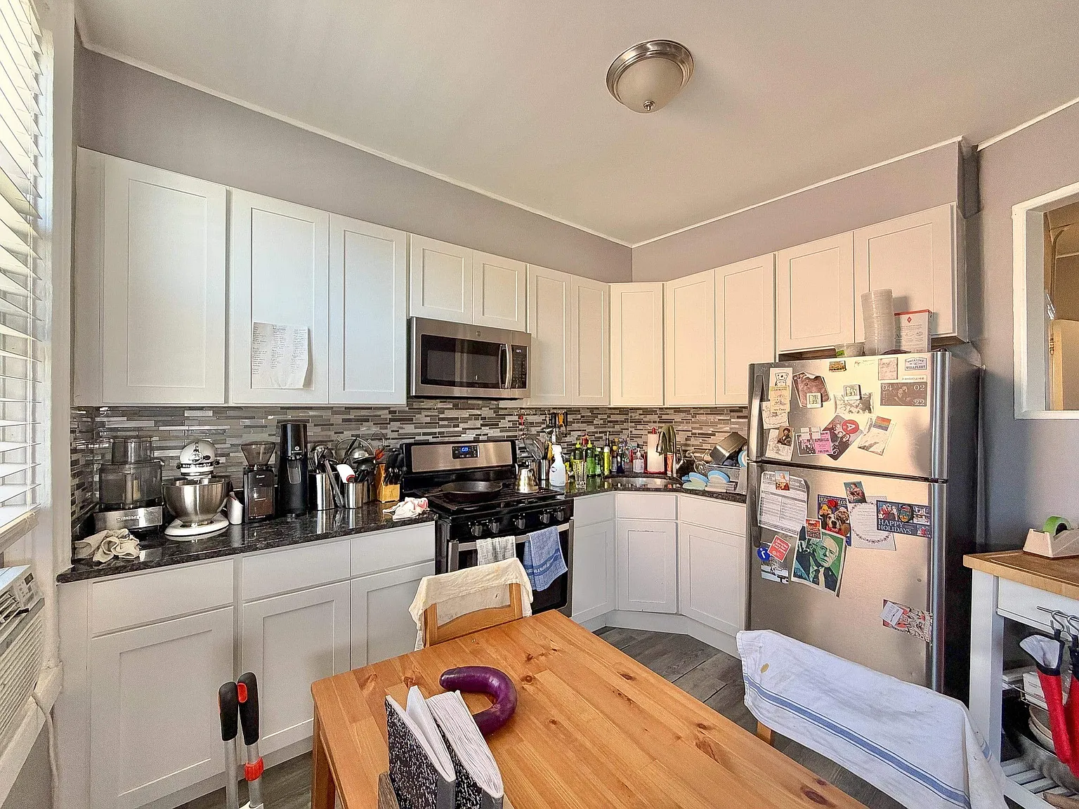 2 bed, 1.0 bath, $5,100 — Photo 2