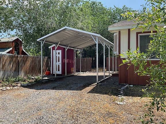 Private carport