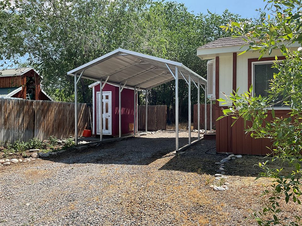 Private carport
