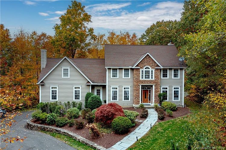 1st image of 14 Bergen Ln