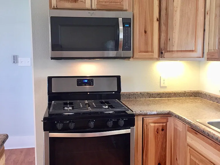 1312 E Cesar E Chavez Blvd — Photo 4