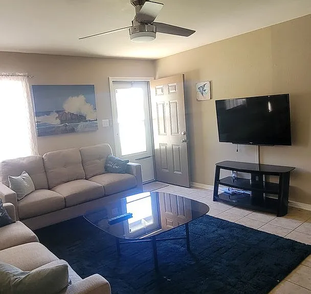 808 Mary St — Photo 11