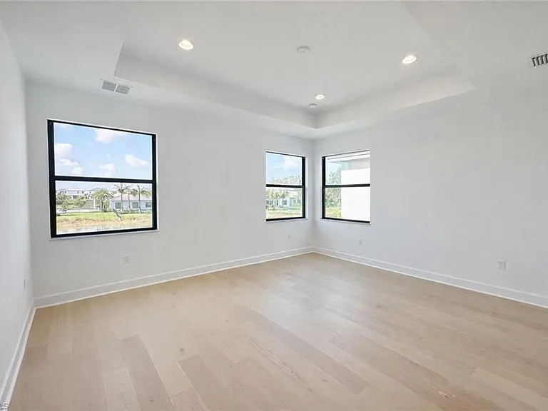 12770 Woodbury Dr — Photo 14