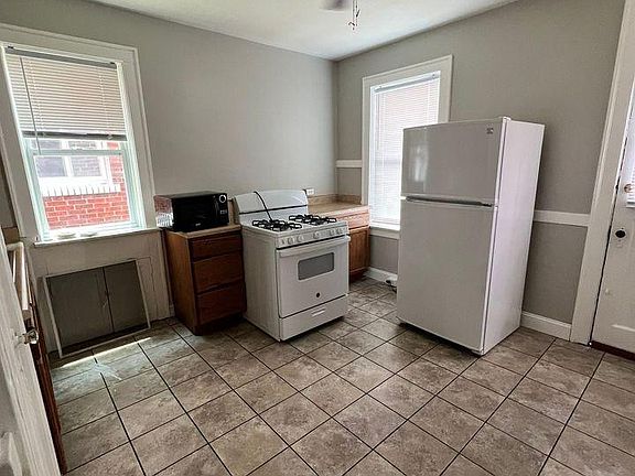2nd image of 3629 Gustine Ave Unit B