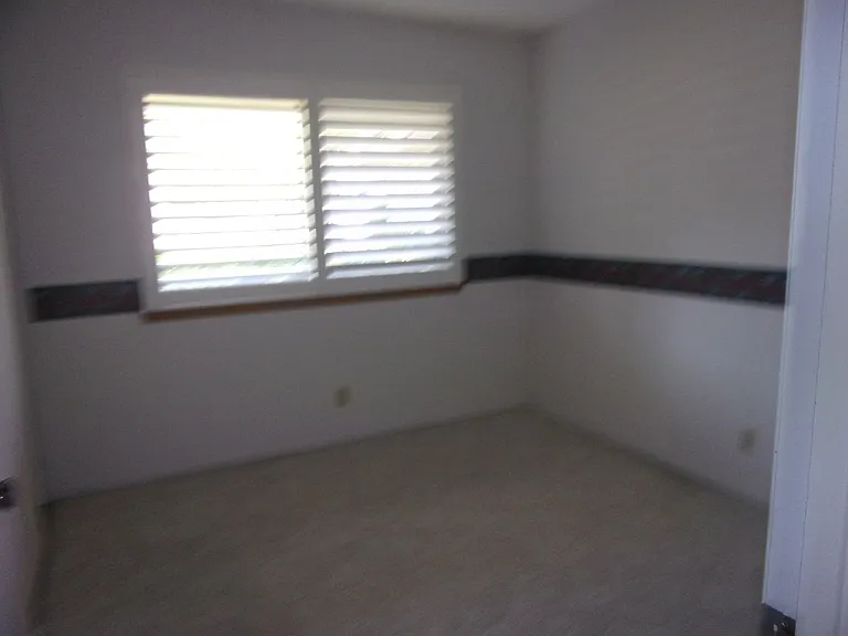 718 Linwood St — Photo 8