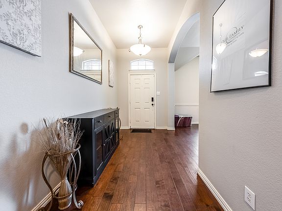 5th image of 2824 Dawn Spring Dr