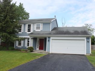 1542 Hollytree Ln, Crystal Lake, IL 60014