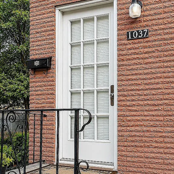 1037 E Lander St #UPPER — Photo 2