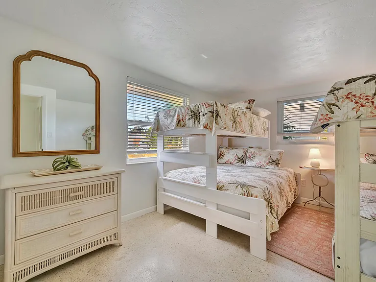 6426 Colonial Dr — Photo 22