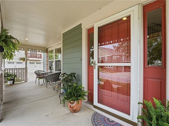 3rd image of 917 SW American Royal Way