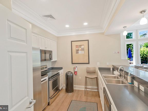 4th image of 21800 Kelsey Sq