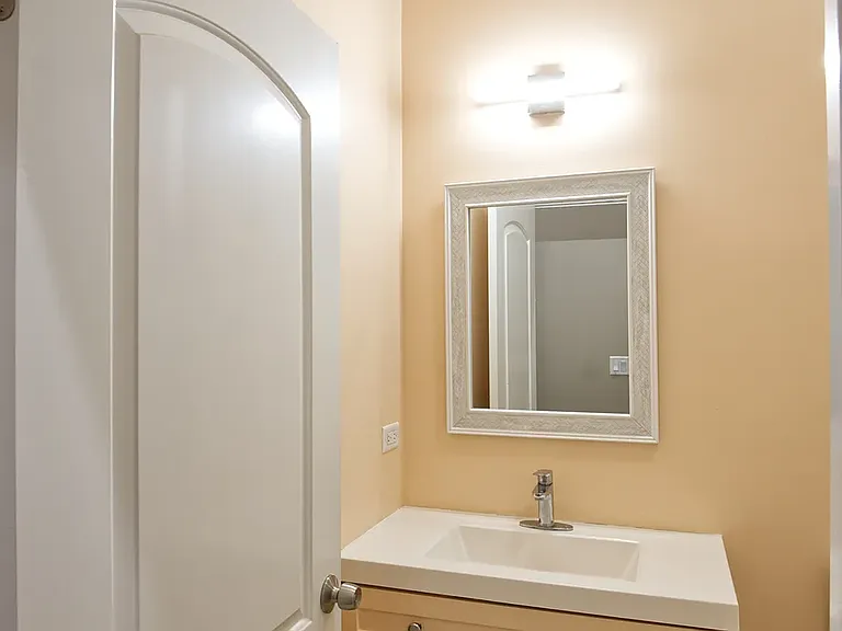 2718 W Monroe St #1 — Photo 8