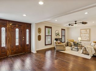 100 lochaven, Castle Hills, TX 78213