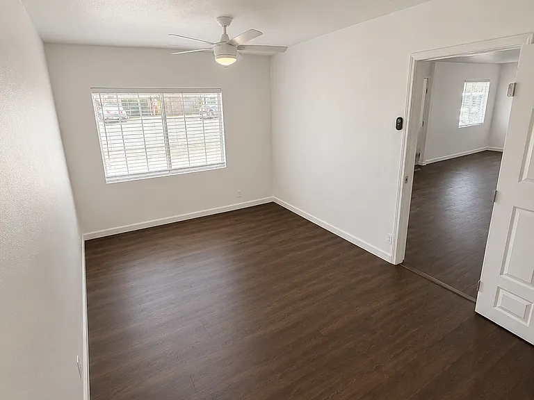 186 E Bonita St — Photo 9