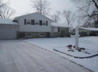 908 Straford Rd, New Haven, IN 46774