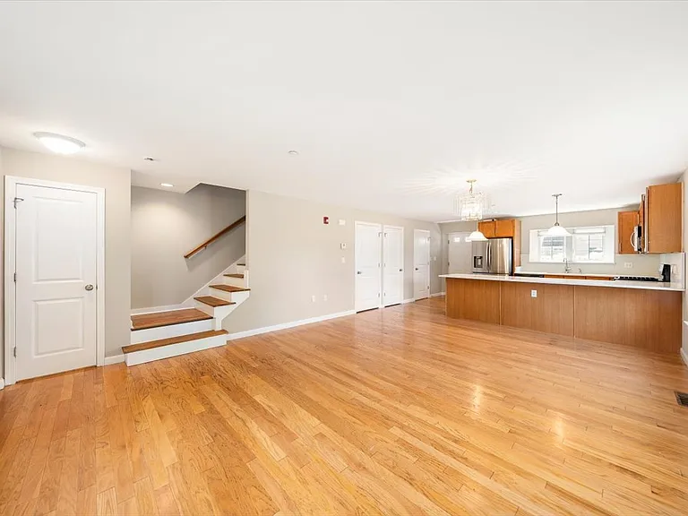 6 Bates St #A — Photo 10
