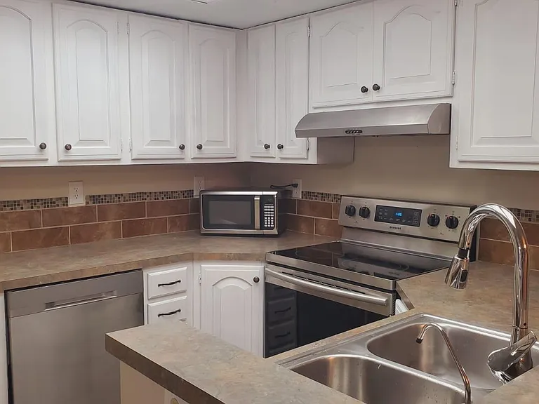 33 Nantucket Dr — Photo 5