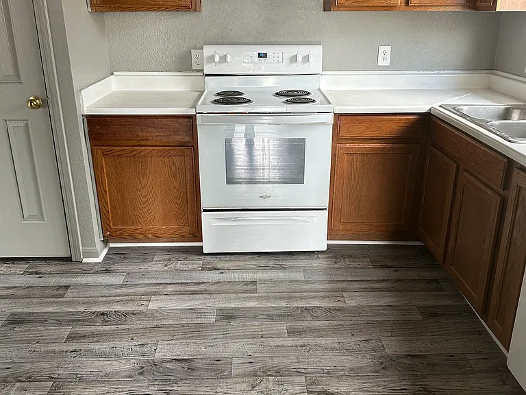 207 E Ross Ave — Photo 7