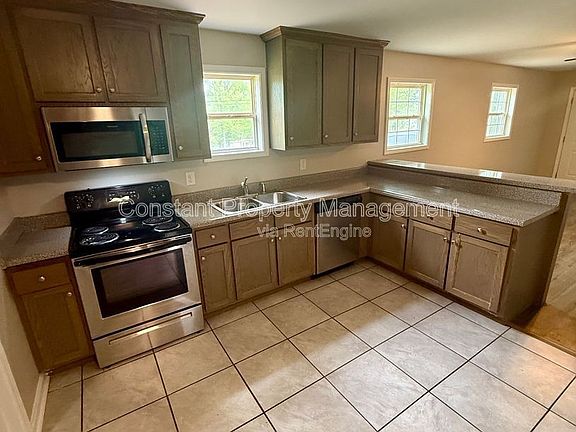 5th image of 181 Garrison Rd