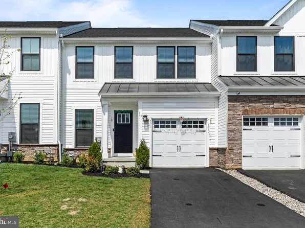 18 Rosemary Way, Mount Laurel, NJ 08054