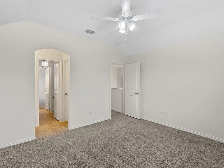 1705 Medina Ln — Photo 15