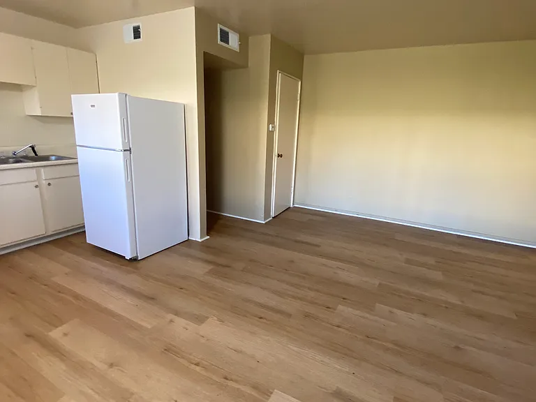 Frederick Avenue Apartments — Photo 31