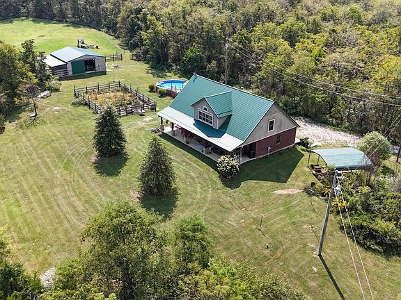 3rd image of 695 R Hazelton Rd