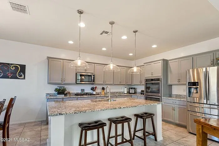 4 bed, 3.0 bath, 2776 sqft, $2,495 — Photo 2