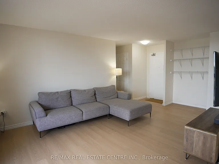 1100 Caven St #704 — Photo 12