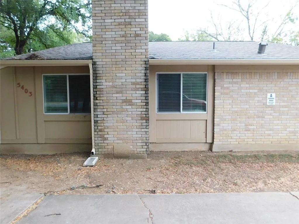 3 bed, 2.0 bath, 2098 sqft, $1,650 — Photo 2
