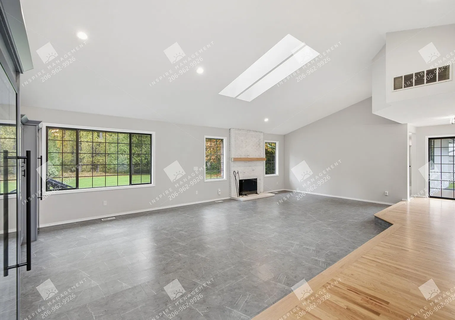 Remodeled 5 Bed / 3 Bath on 2.5+ Acres - Outdoor Fireplace & Hot Tub — Photo 2